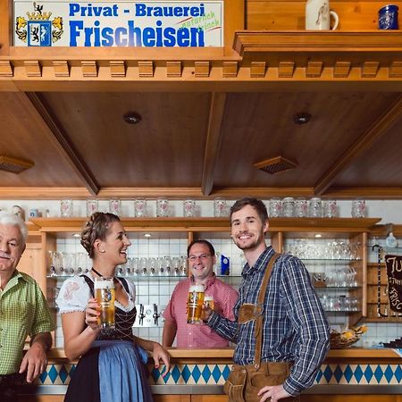 Brauerei Und Gasthof Frischeisen 켈하임 외부 사진