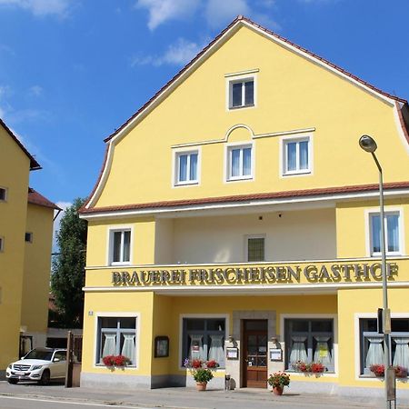 Brauerei Und Gasthof Frischeisen 켈하임 외부 사진