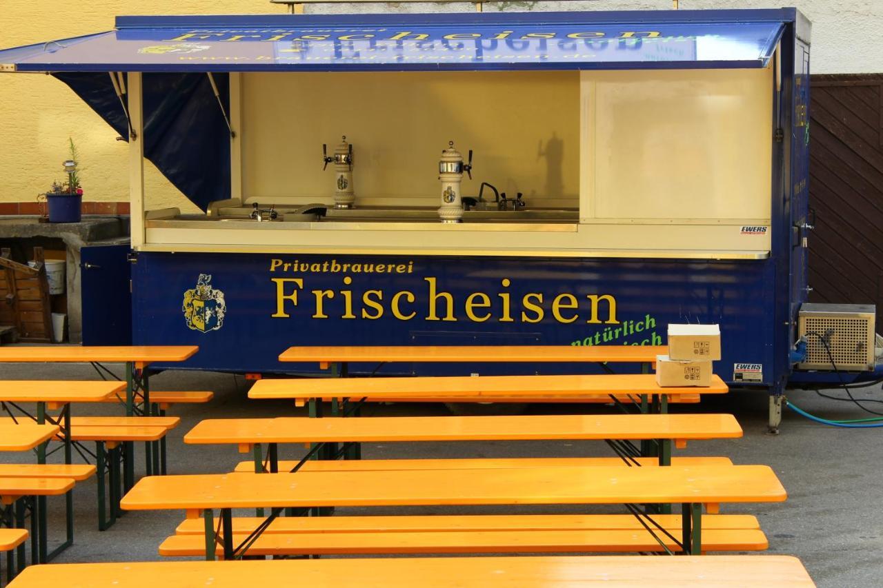 Brauerei Und Gasthof Frischeisen 켈하임 외부 사진
