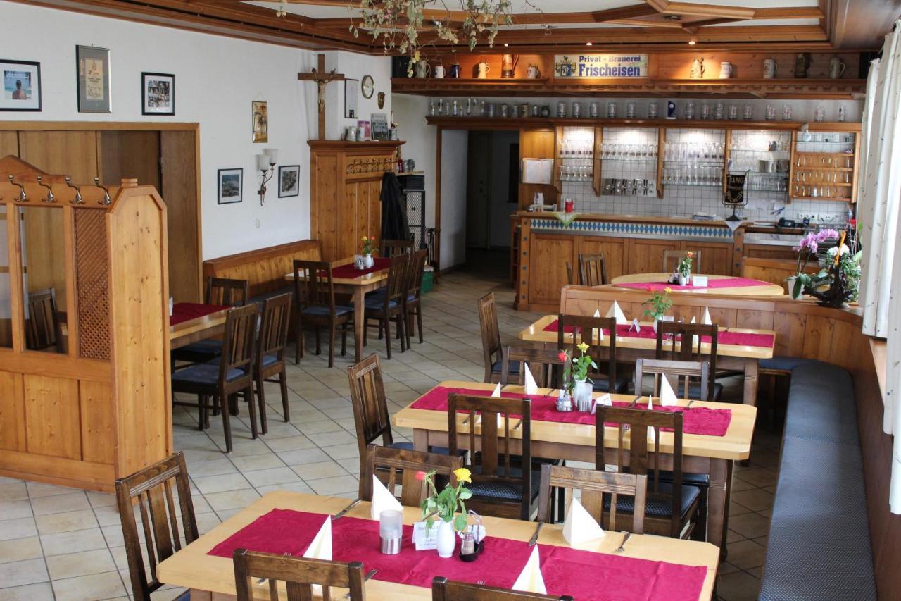 Brauerei Und Gasthof Frischeisen 켈하임 외부 사진
